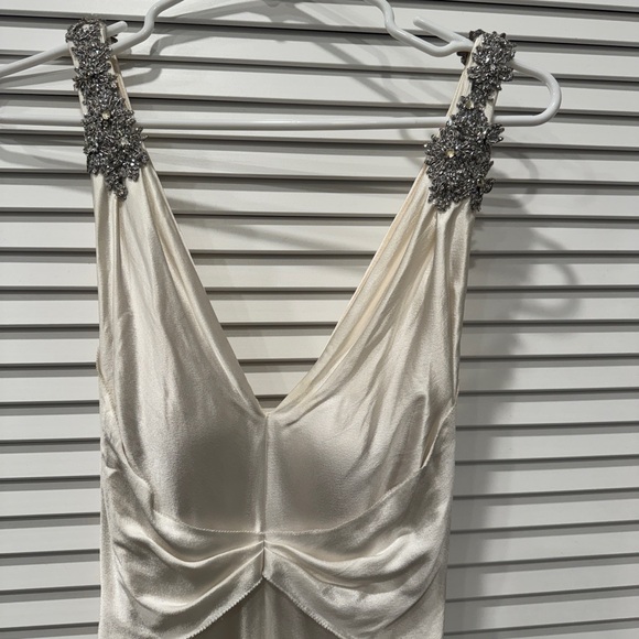 Vera Wang Old Hollywood Glam satin wedding dress - Picture 4 of 16